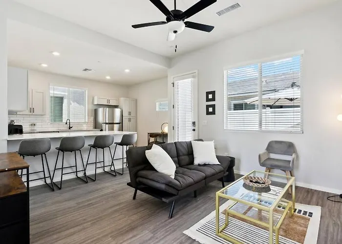 Breezy Modern House In With Pool,bbq