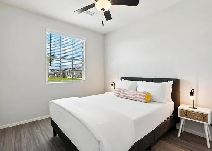 Apartment Breezy Modern House In With Pool,bbq *