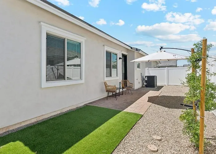 Breezy Modern House In With Pool,bbq