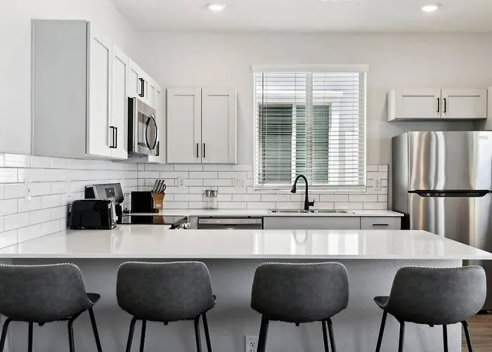 Breezy Modern House In With Pool,bbq Apartment *